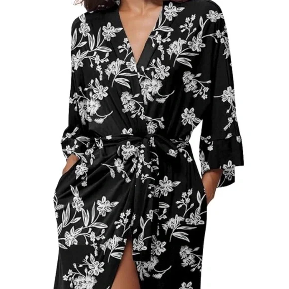 Black & White Floral Robe | Medium - Picture 10 of 16
